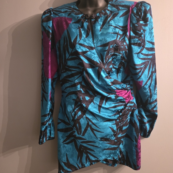 Elegant Teal and Pink Women's Blouse - Picture 4 of 15